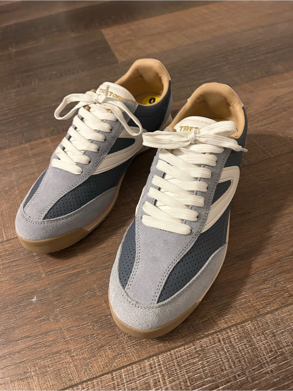 Tretorn women’s light blue, Navy & White Suede Retro Sneakers